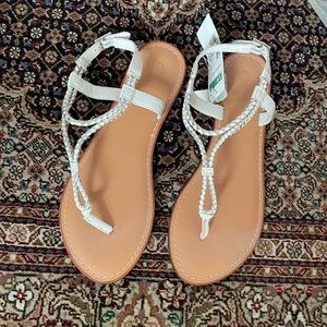 Benetton White Silver Leather Thong Sandals/
Sandalias/Size 39 New with Tags